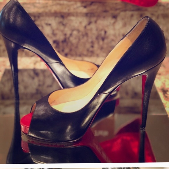 Christian Louboutin Shoes - Christian Louboutin “Very Prive” heels